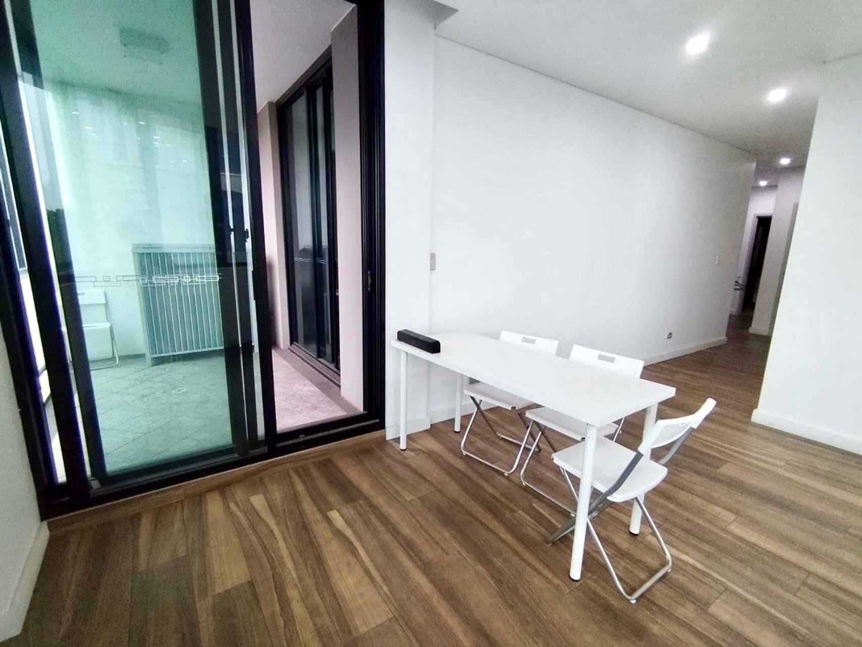 Premium Location In Centre With Free Swimming Pool & Gym Homestay