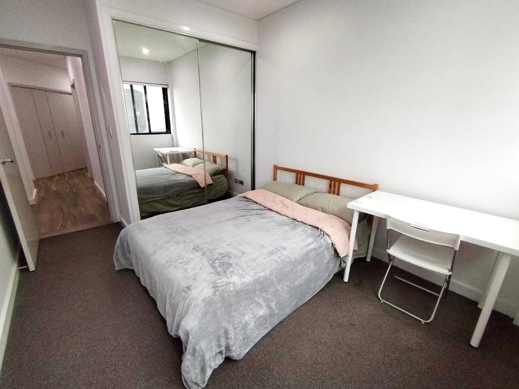 Premium Location In Centre With Free Swimming Pool & Gym Homestay