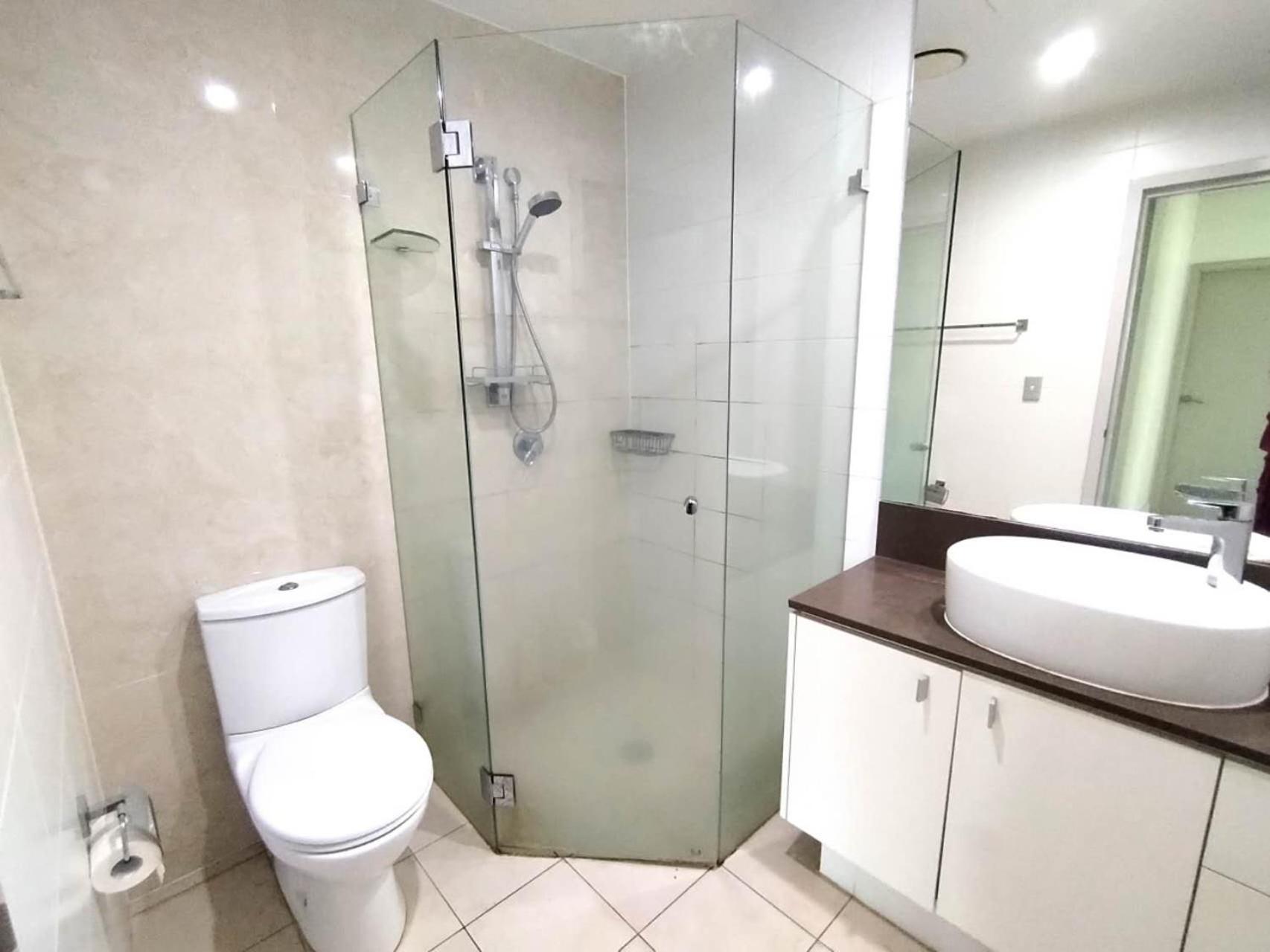 Premium Location In Centre With Free Swimming Pool & Gym *