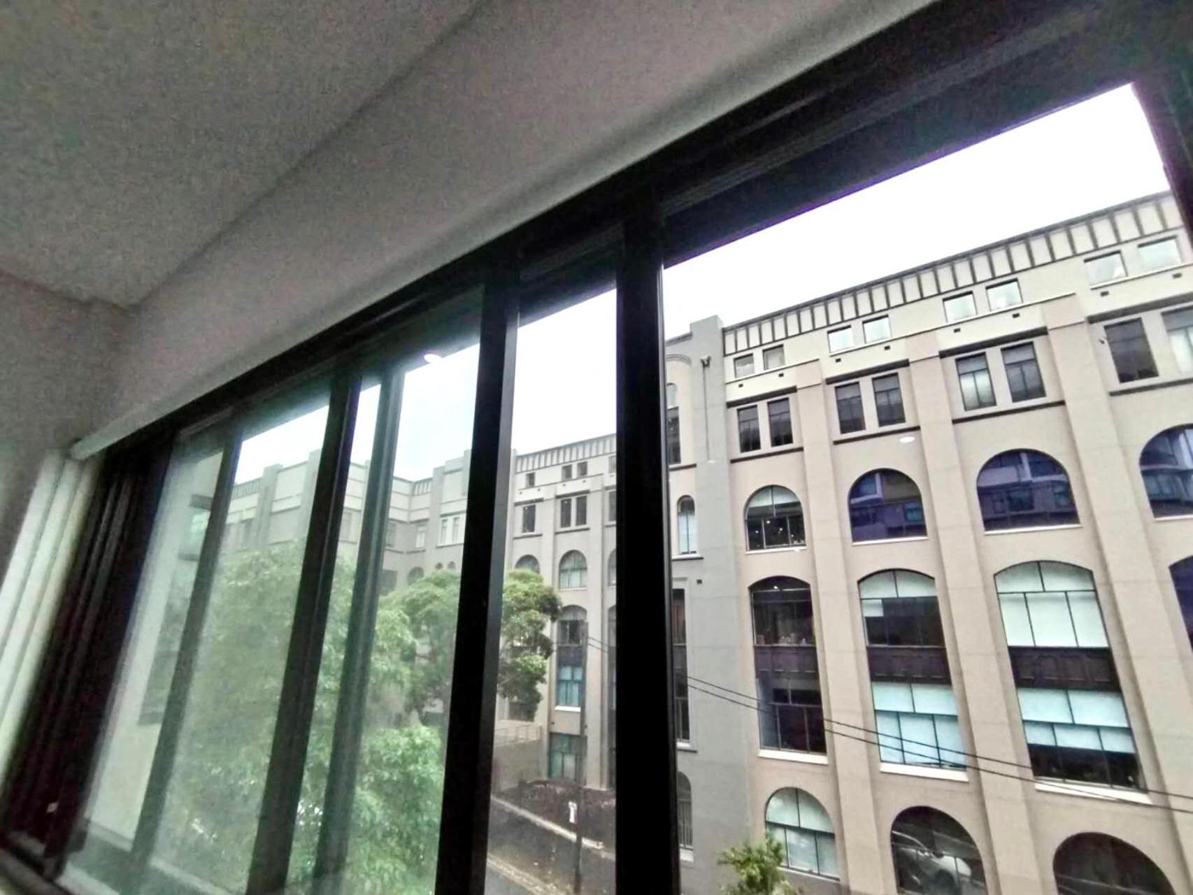 Premium Location In Centre With Free Swimming Pool & Gym * Sydney